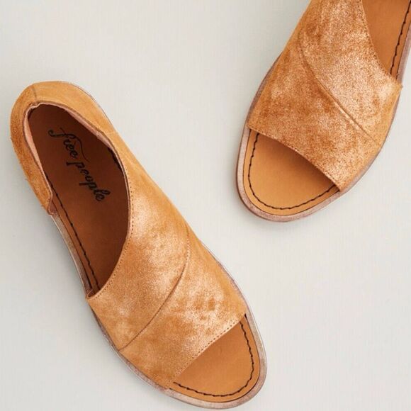 FREE PEOPLE | 'Mont Blanc' Rose Gold Metallic Asymmetrical Sandal | Size 38, 7.5 - Picture 1 of 9